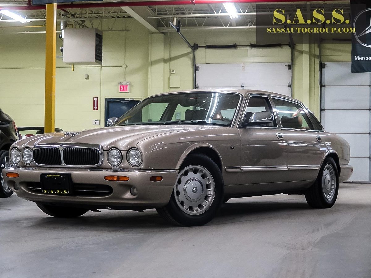 1999 Jaguar XJ Sedan Vanden Plas