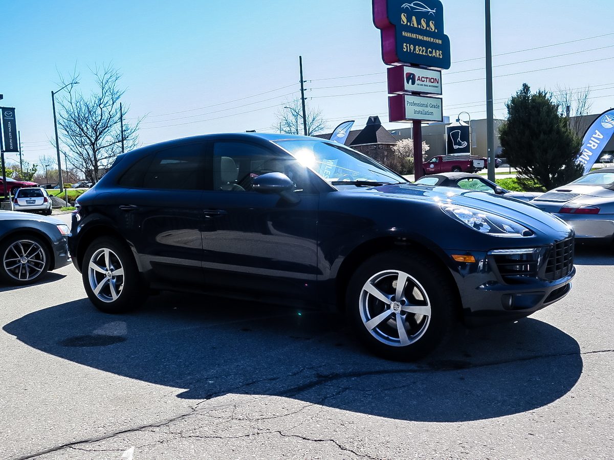 2017 Porsche Macan AWD photo 3