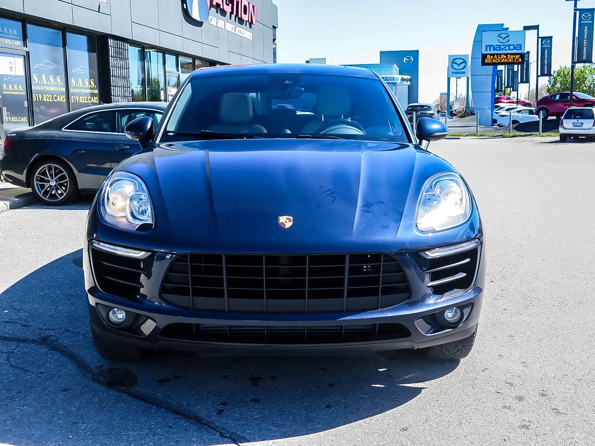 2017 Porsche Macan AWD photo 2