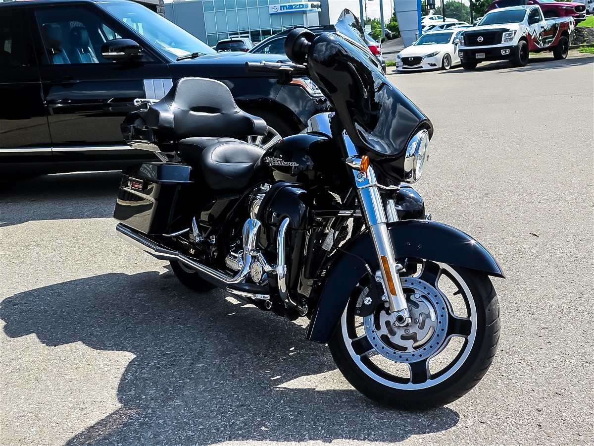 2012 Harley-Davidson Street Glide photo 2