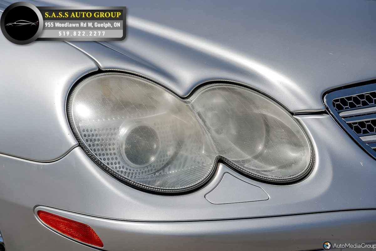 2004 Mercedes-Benz SL500 photo 2