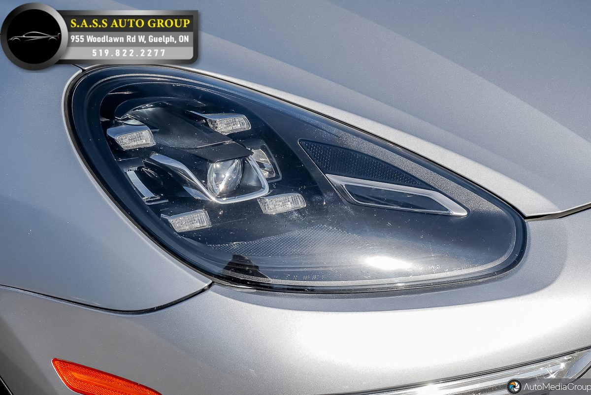 2015 Porsche Cayenne S photo 2