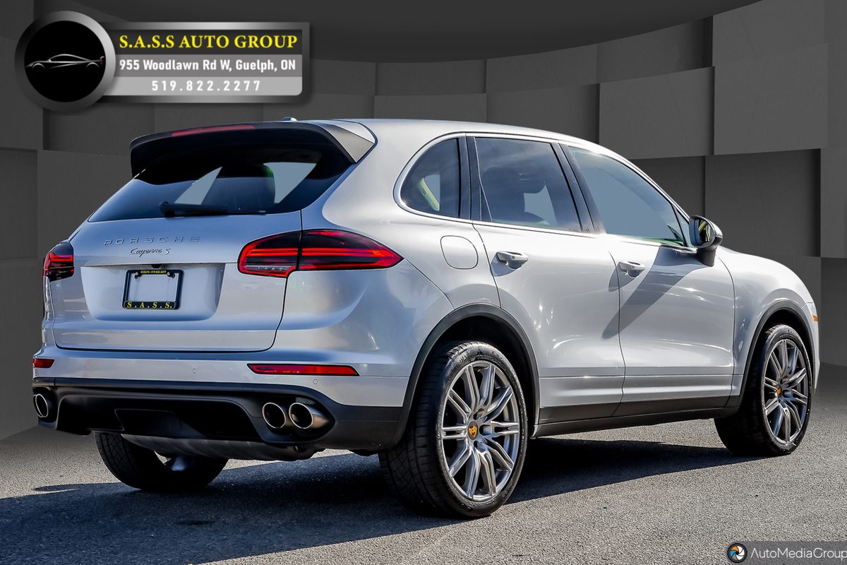 2015 Porsche Cayenne S photo 4