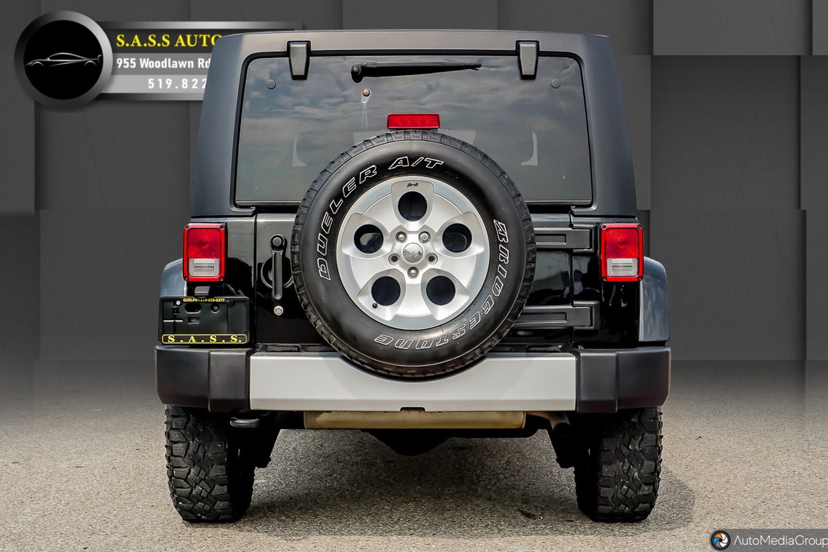 2015 Jeep Wrangler Sahara photo 4