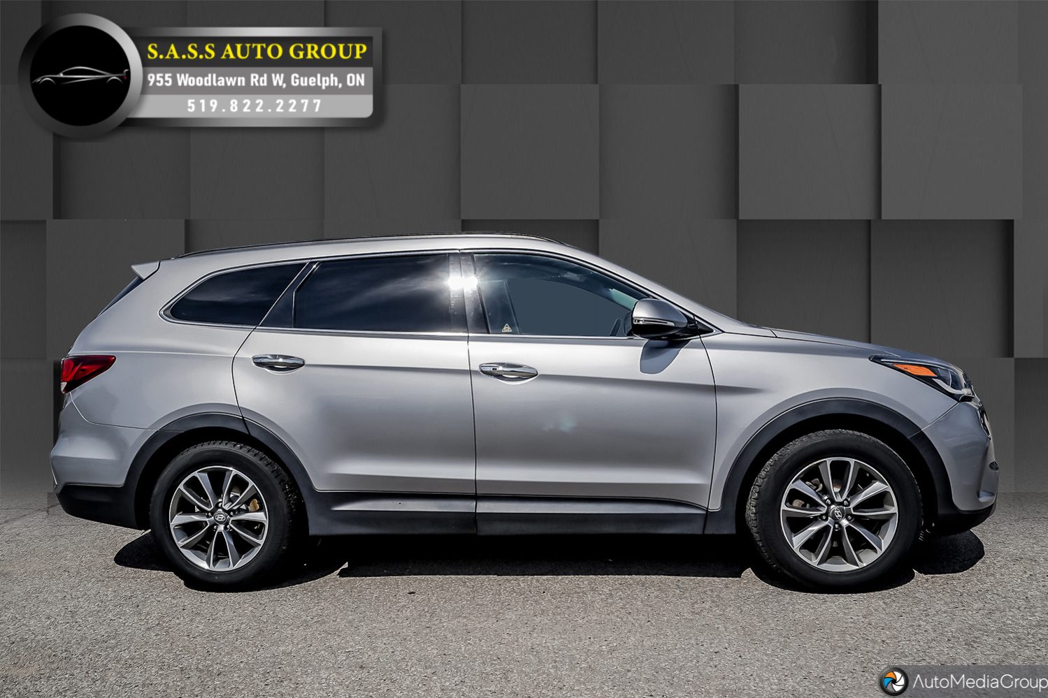 2017 Hyundai Santa Fe GLS photo 3